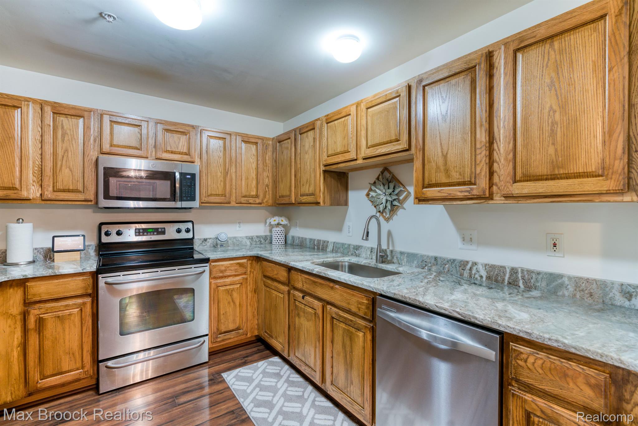 16834 Farmington Road Livonia, MI 48154 - Photo 10 of 24 Gallery Image 10
