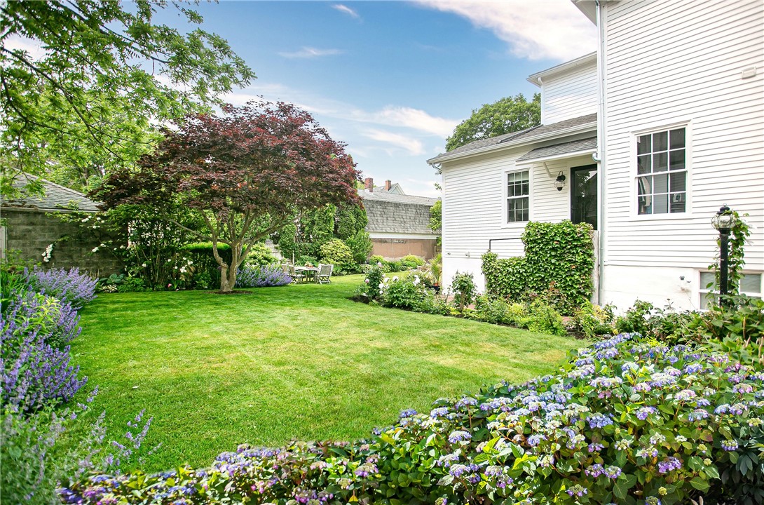 12 Poplar Street Newport, RI 02840 - Photo 3 of 28
