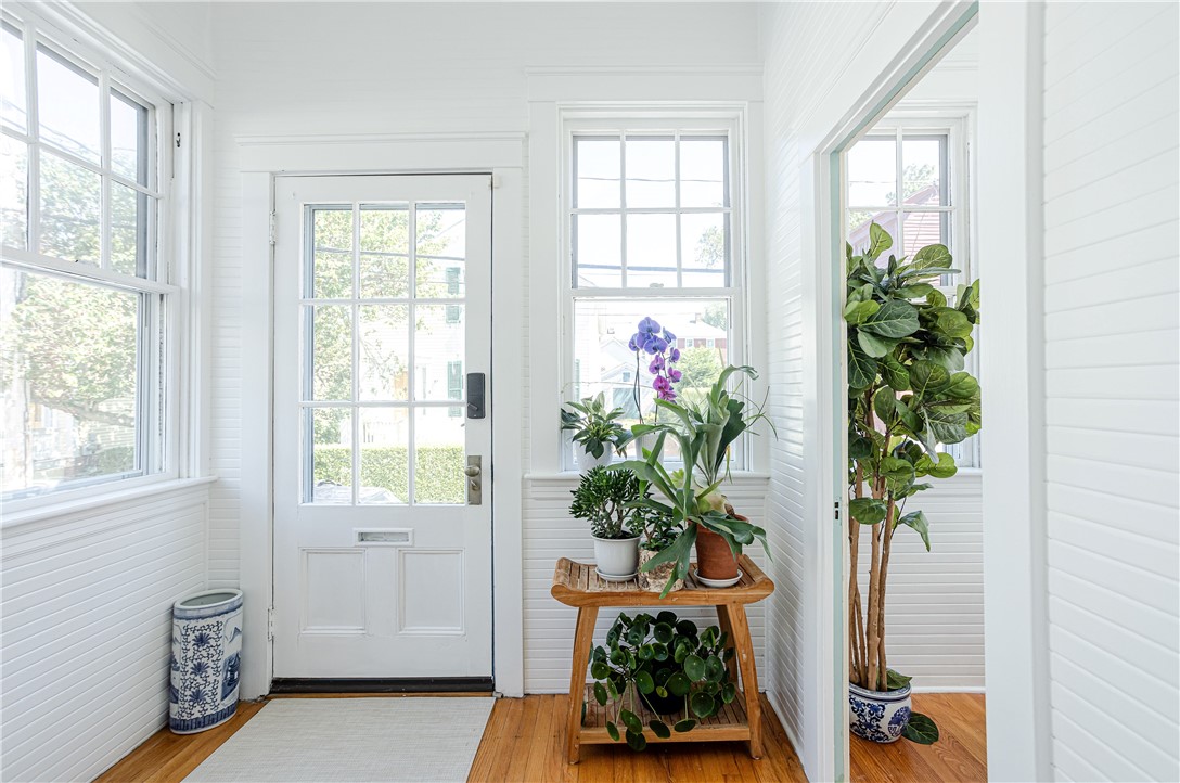 12 Poplar Street Newport, RI 02840 - Photo 4 of 28