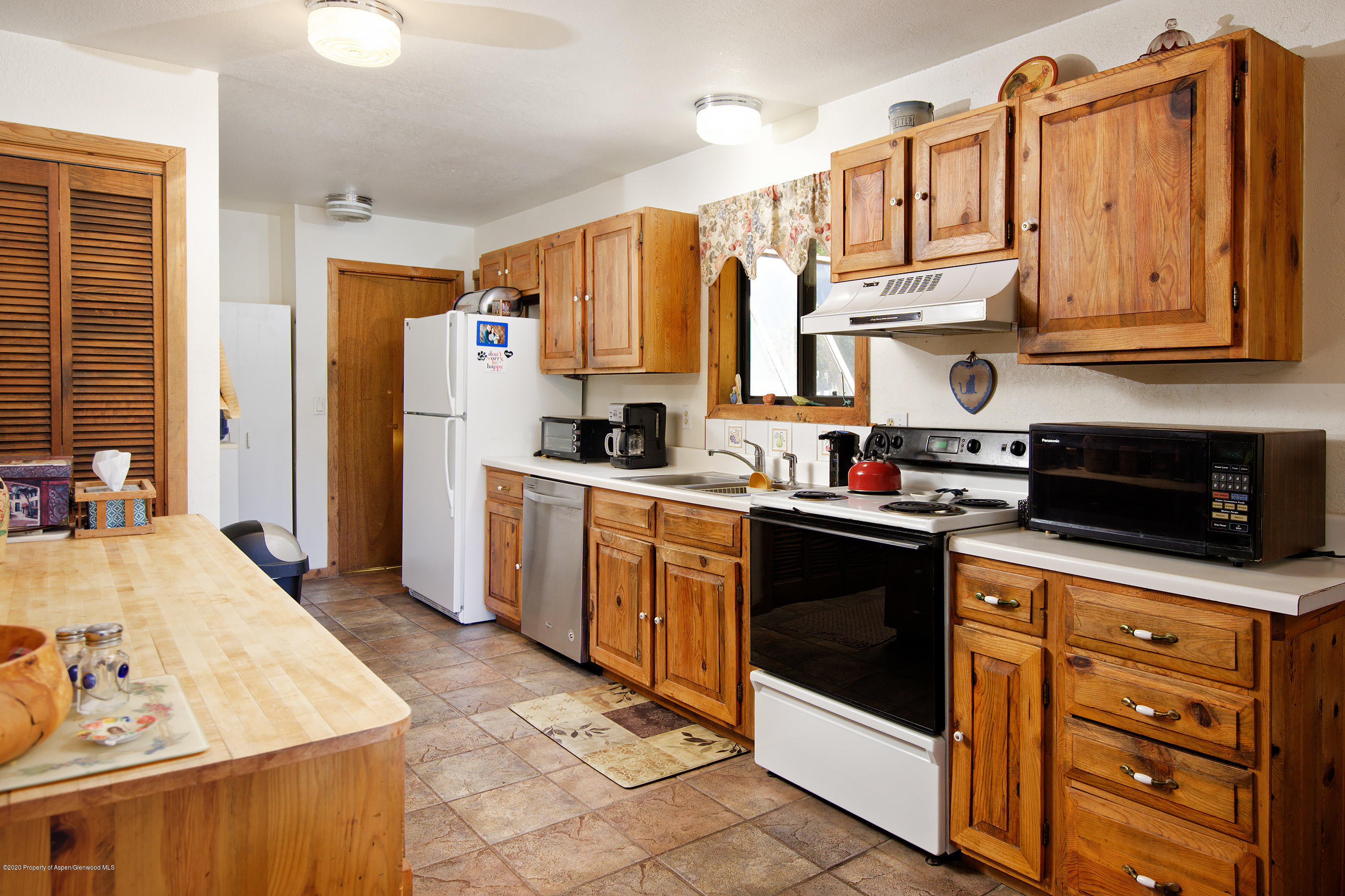 100 Riverside Road Carbondale, CO 81623 - Photo 17 of 38 100Riverside_DASH_060820_007