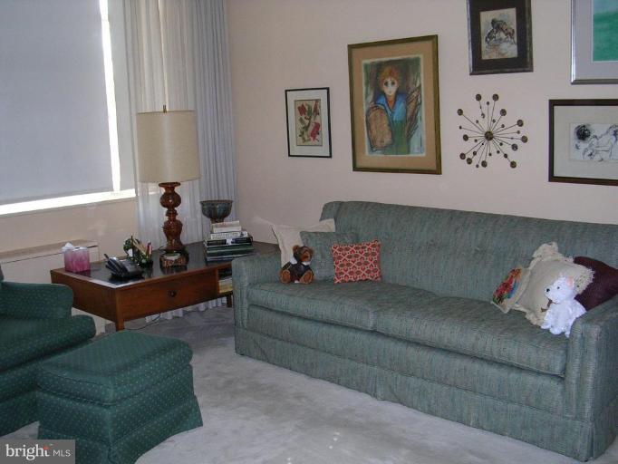 11 Slade Avenue, Unit 412 Pikesville, MD 21208 - Photo 3 of 10 Den