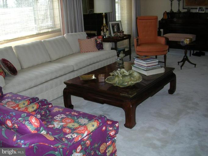 11 Slade Avenue, Unit 412 Pikesville, MD 21208 - Photo 6 of 10 Living Room