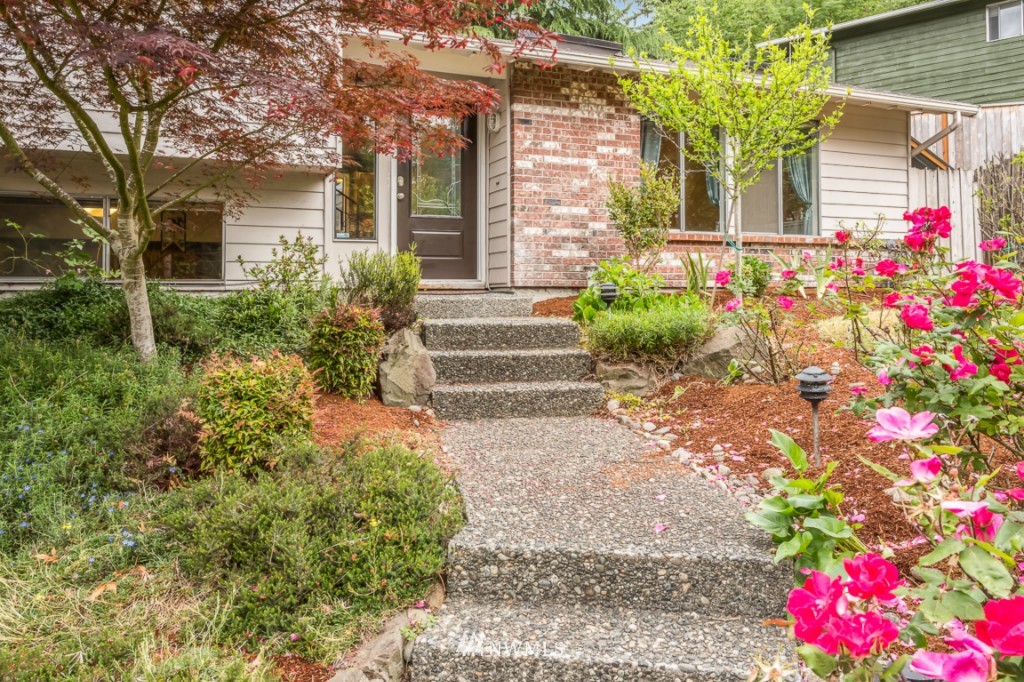 21910 Meridian Avenue South Bothell, WA 98021 - Photo 3 of 22