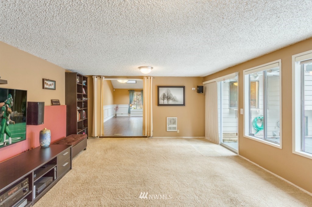 21910 Meridian Avenue South Bothell, WA 98021 - Photo 10 of 22