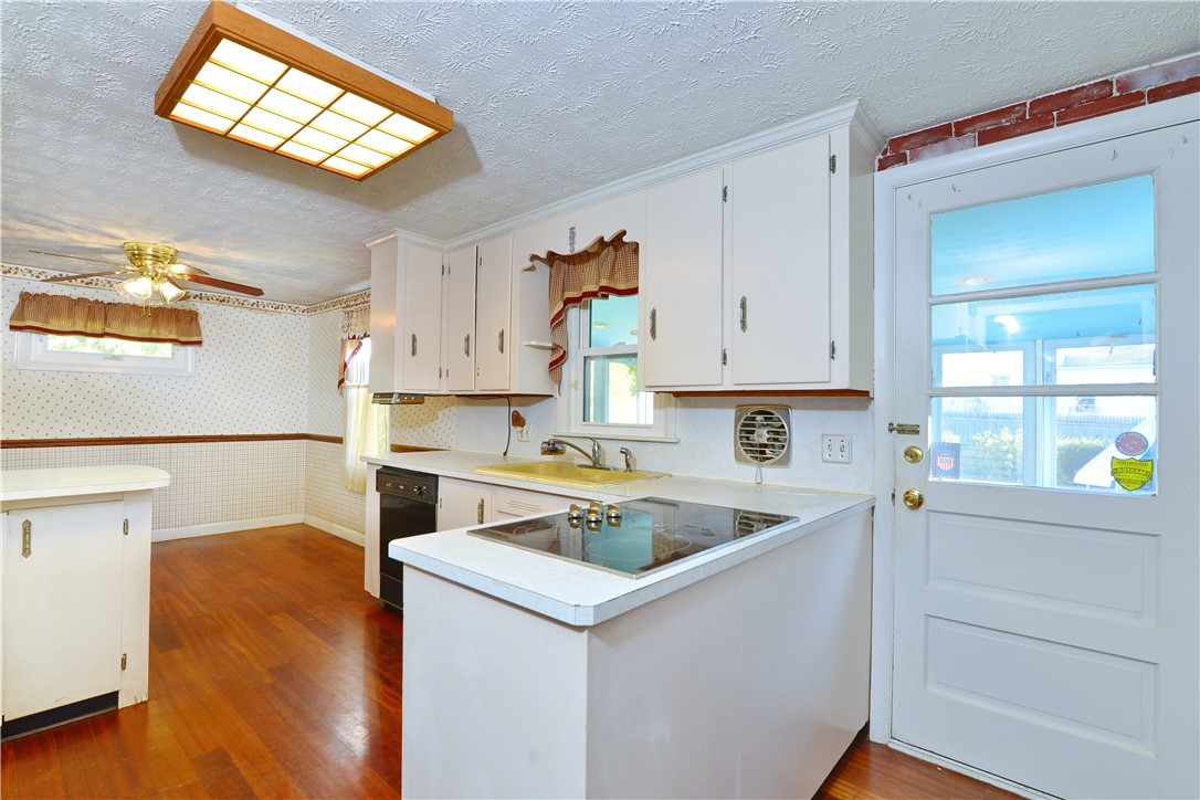 28 Oberlin Drive Warwick, RI 02886 - Photo 12 of 41