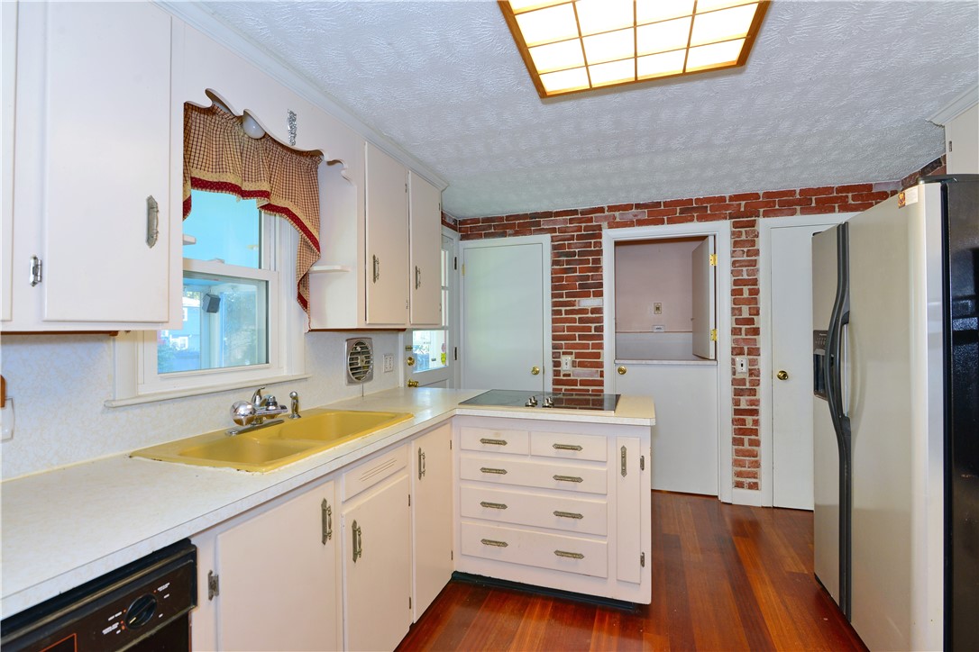 28 Oberlin Drive Warwick, RI 02886 - Photo 14 of 41