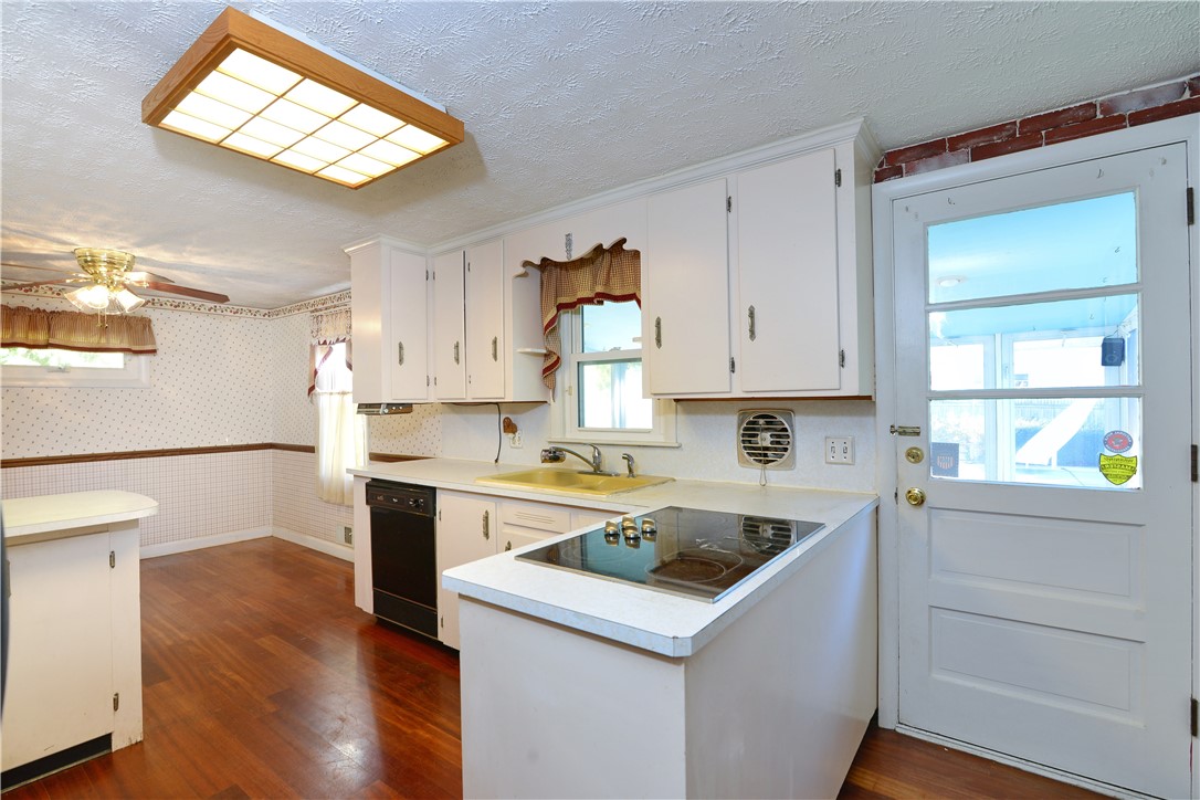 28 Oberlin Drive Warwick, RI 02886 - Photo 17 of 41