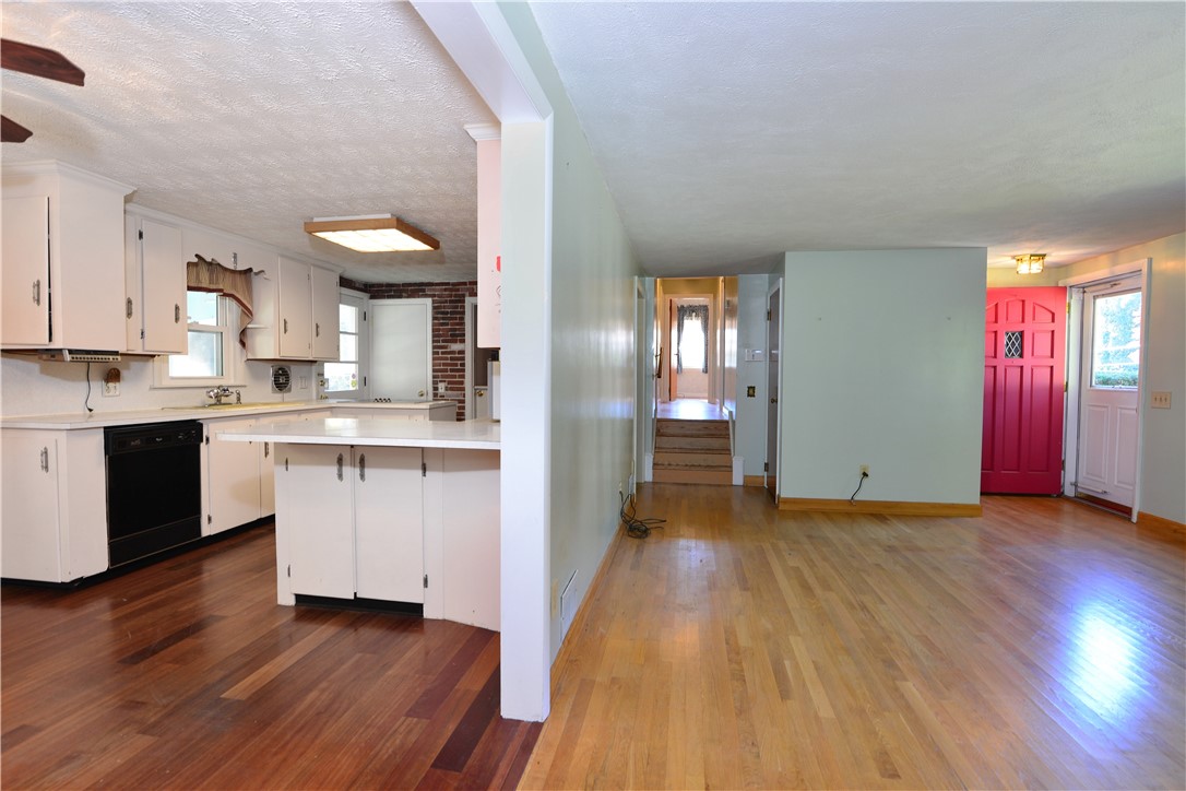 28 Oberlin Drive Warwick, RI 02886 - Photo 21 of 41