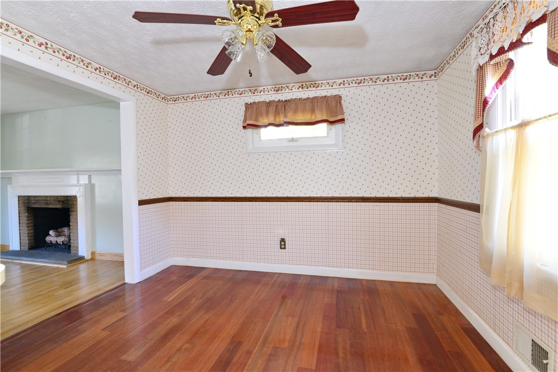 28 Oberlin Drive Warwick, RI 02886 - Photo 7 of 41 Dining room