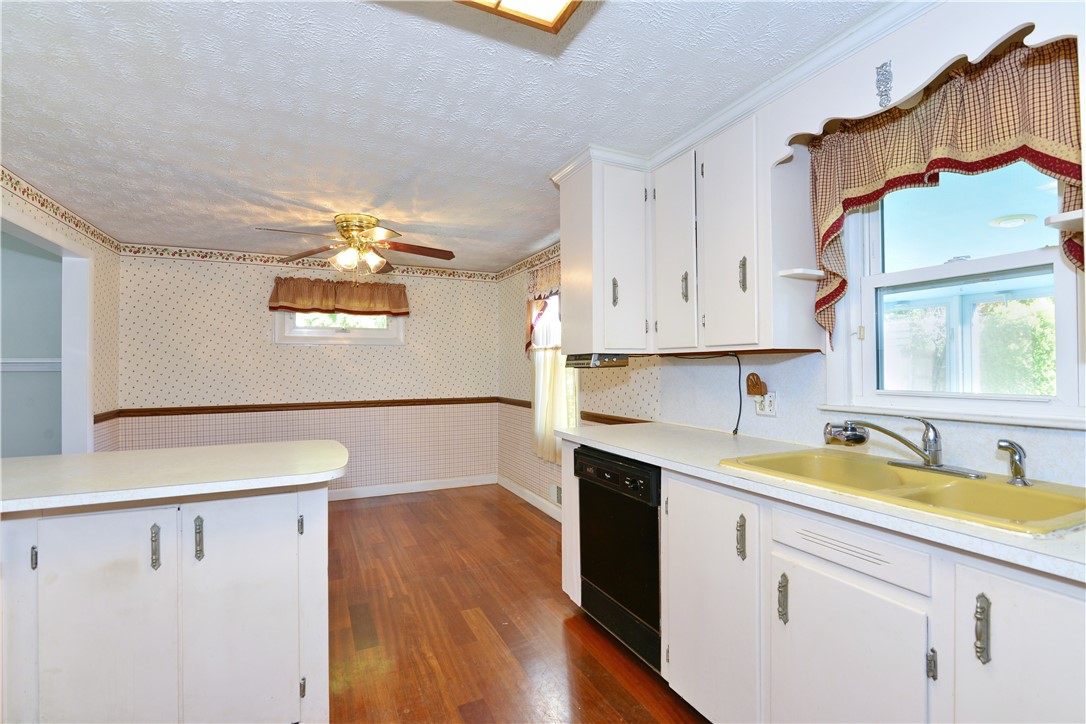 28 Oberlin Drive Warwick, RI 02886 - Photo 10 of 41