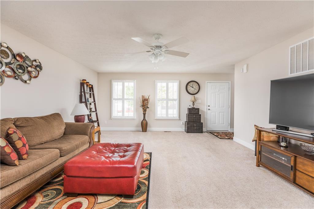 5786 Hall Road Plainfield, IN 46168 - Photo 4 of 22