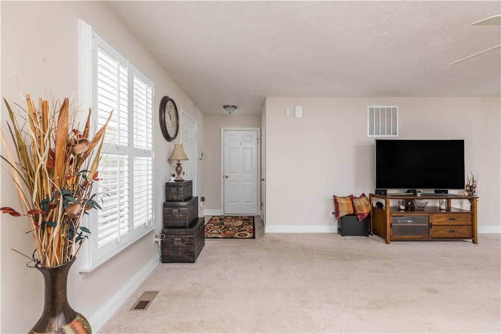 5786 Hall Road Plainfield, IN 46168 - Photo 5 of 22