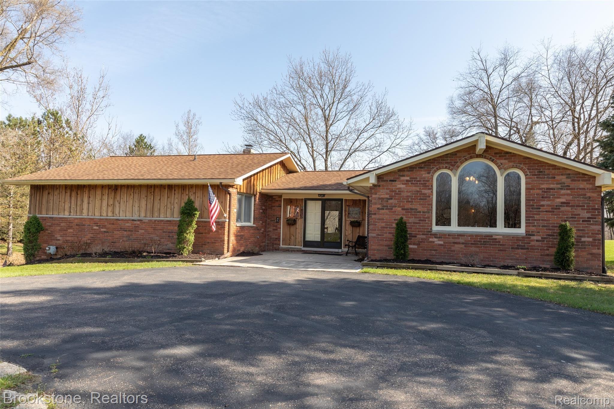 10635 Clark Road Davisburg, MI 48350 - Photo 11 of 33 Welcome Home!