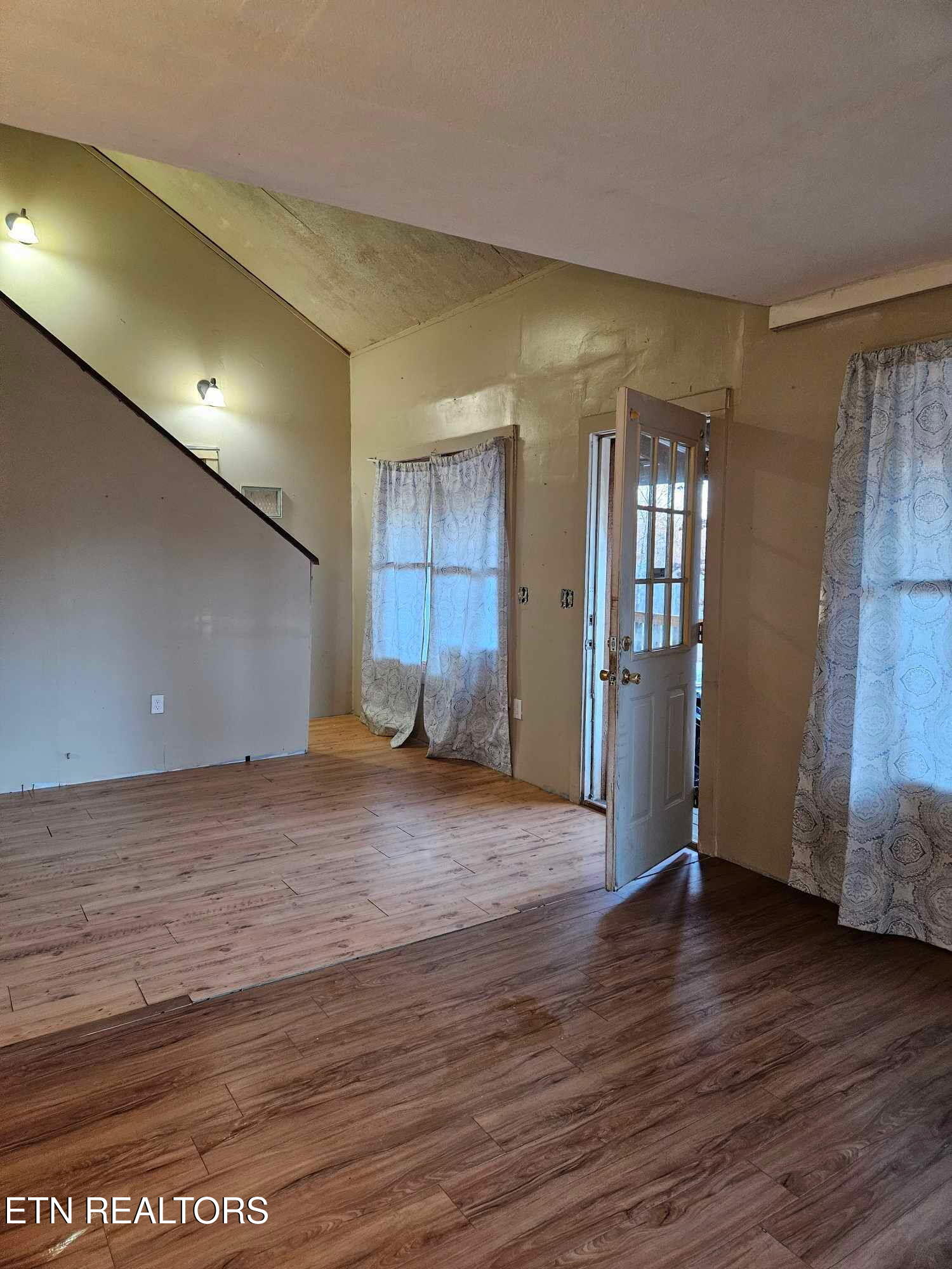 346 Scott Wyatt Road Deer Lodge, TN 37726 - Photo 12 of 29 346 Scott Wyatt front entry