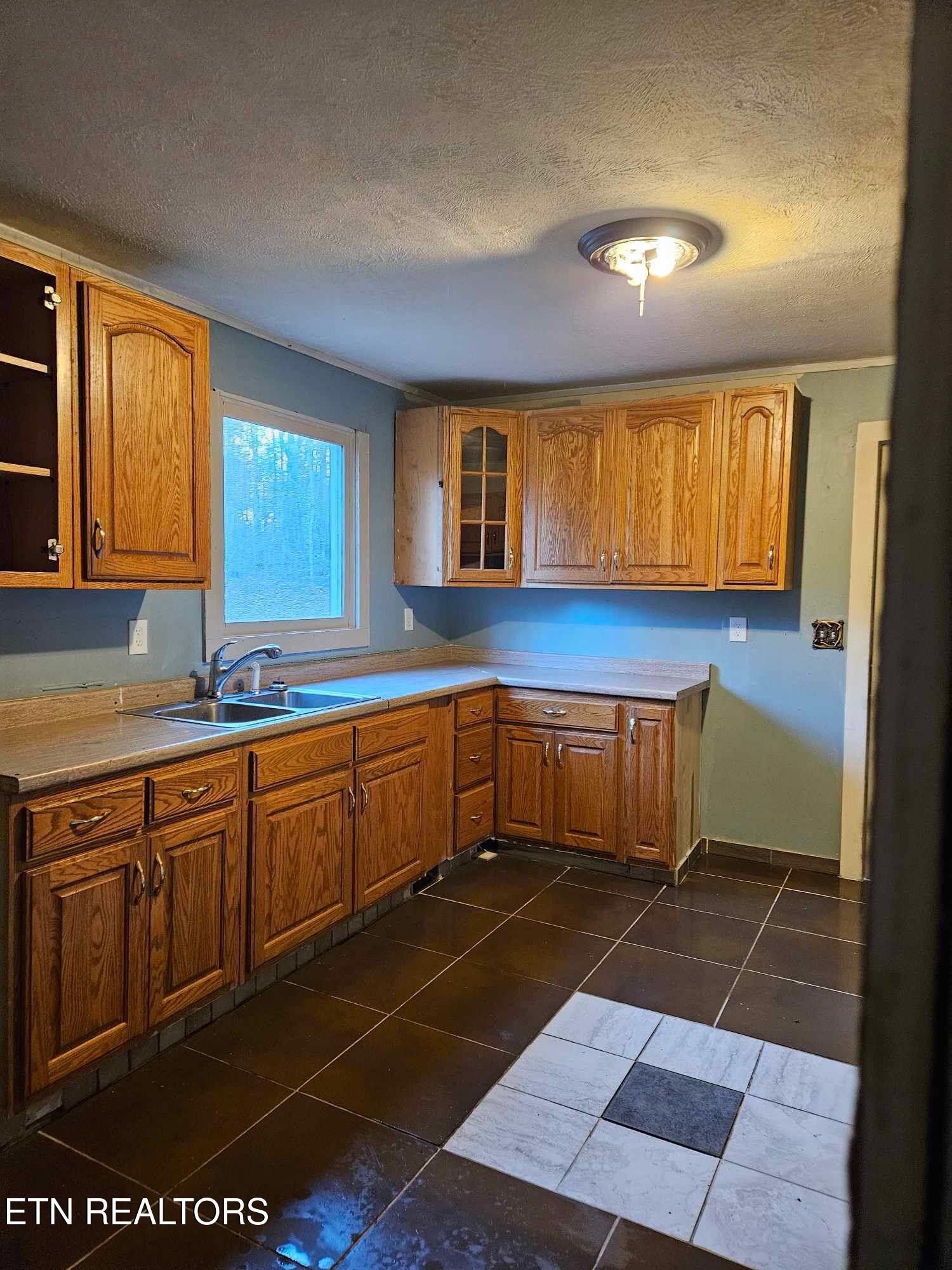 346 Scott Wyatt Road Deer Lodge, TN 37726 - Photo 16 of 29 346 Scott wyatt kitchen