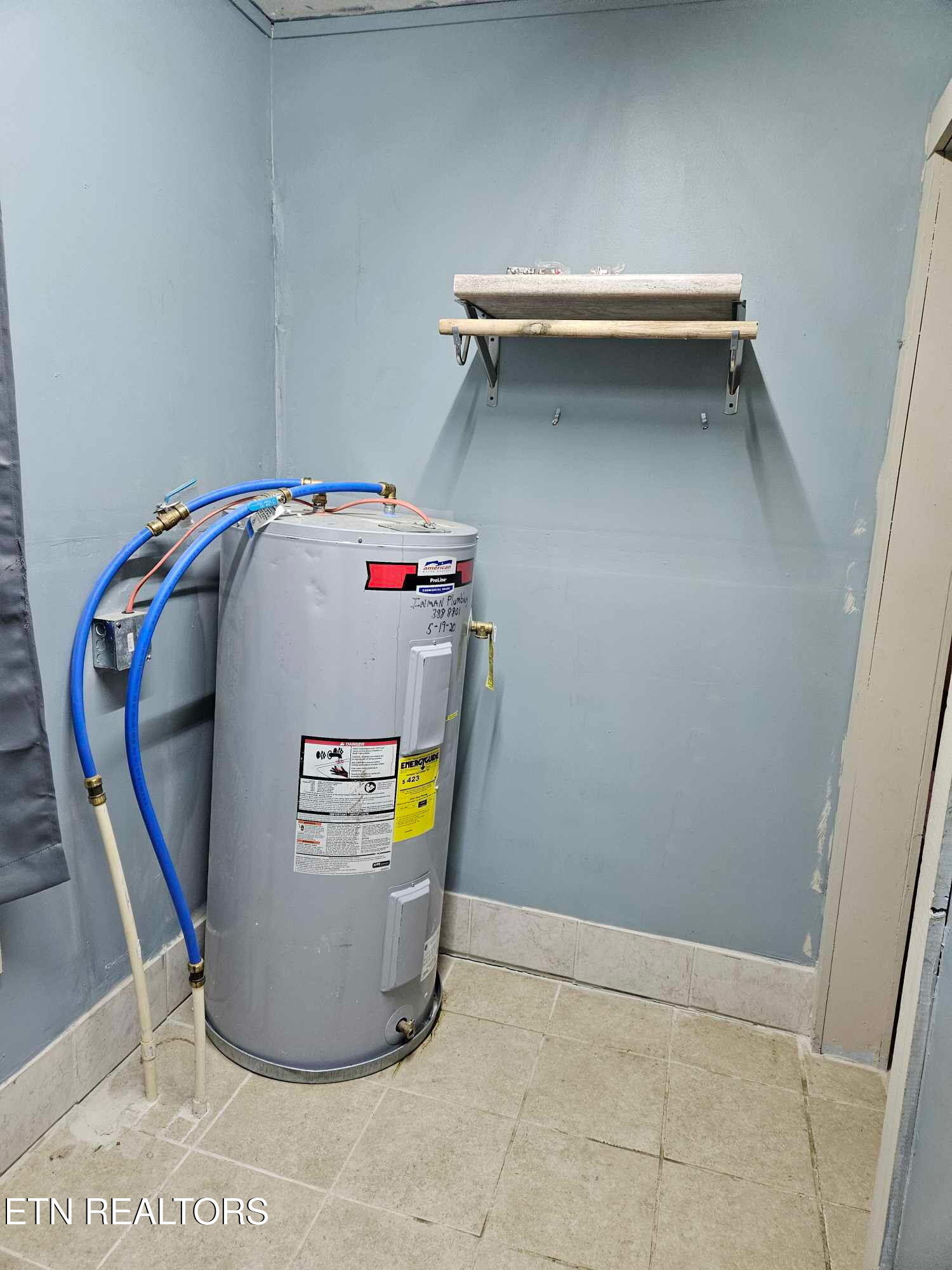 346 Scott Wyatt Road Deer Lodge, TN 37726 - Photo 20 of 29 346 Scott Wyatt utility - WH