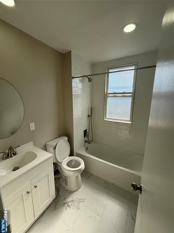 $2,000 | 617 Elm Street, Unit 8, Kearny, NJ 07032