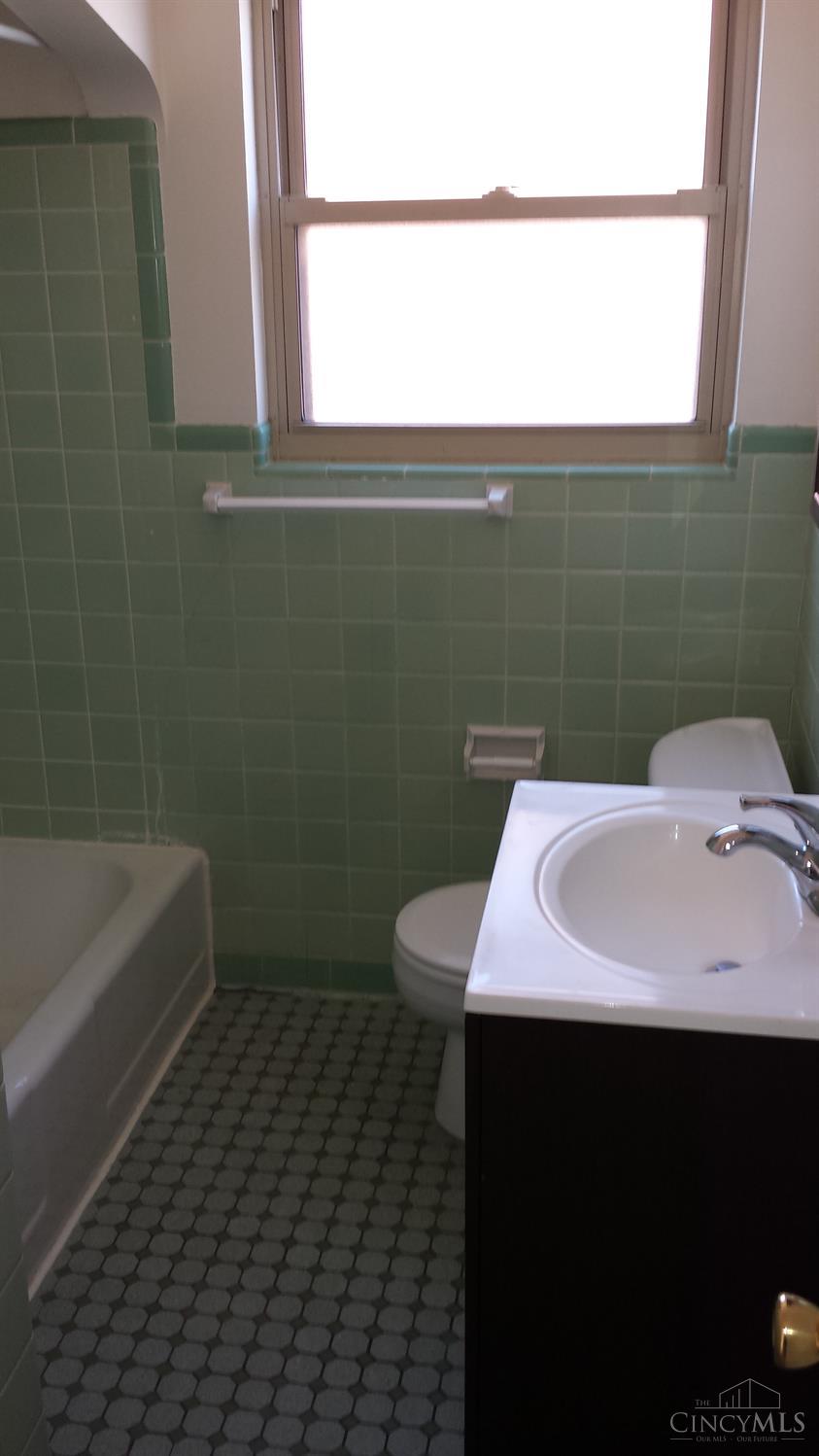 2951 Ferguson Road Cincinnati, OH 45238 - Photo 5 of 17 Gallery Image 5