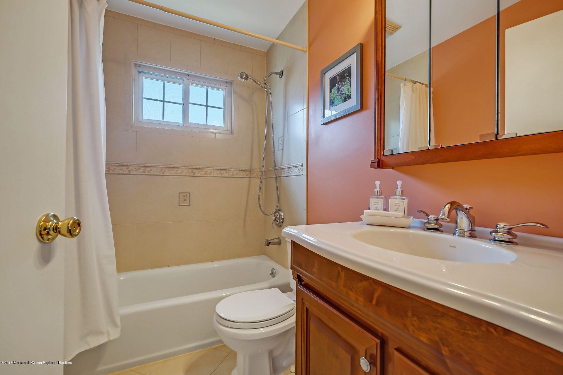 9 Silversmith Court Howell, NJ 07731 - Photo 24 of 29 39