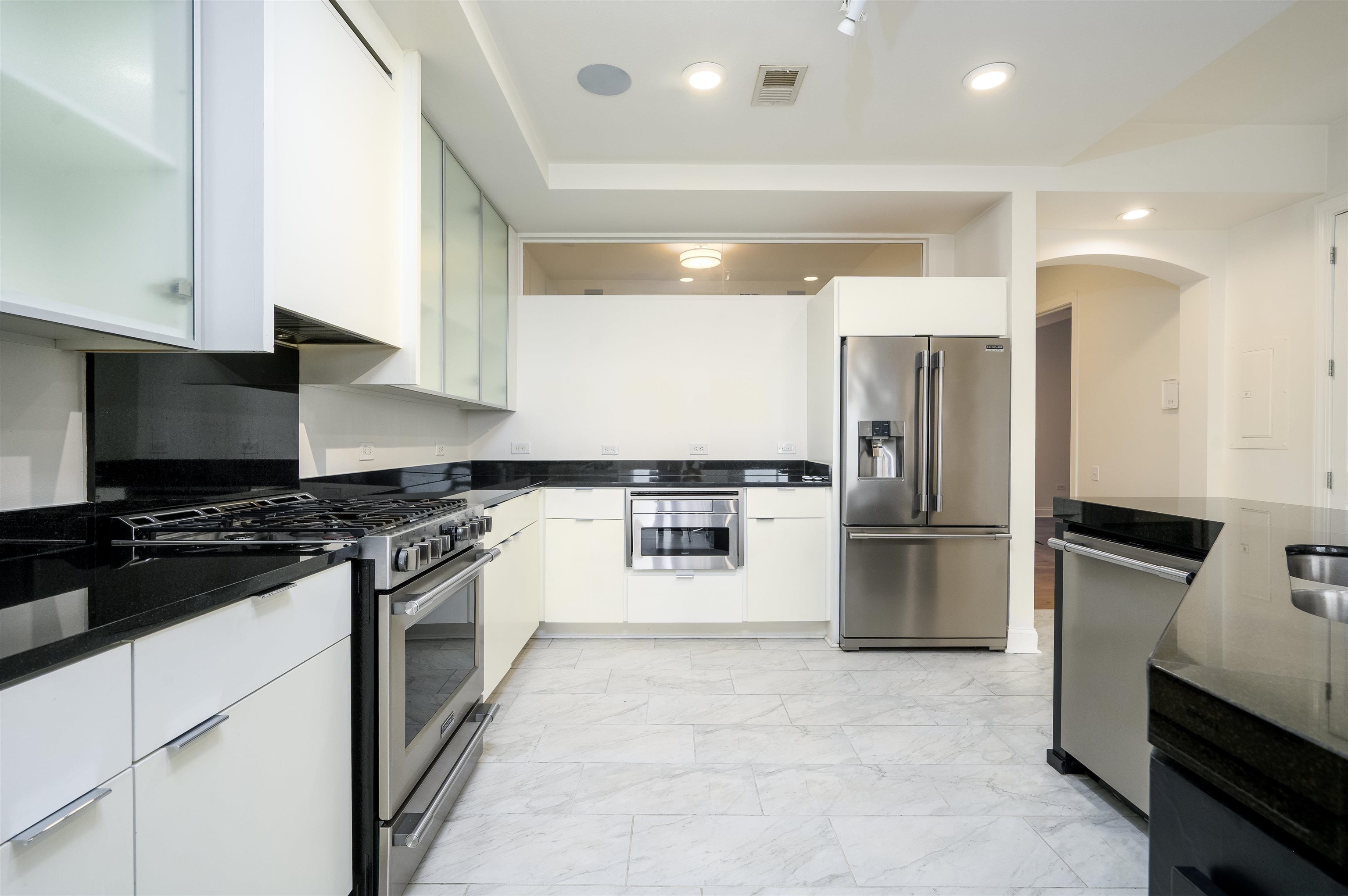 717 Riverside Drive, Unit 1505 Memphis, TN 38103 - Photo 4 of 40