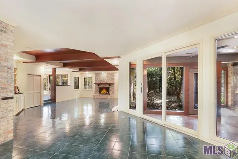 $699,000 | 8041 Oak Hollow Drive, Baton Rouge, LA 70810