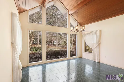 $699,000 | 8041 Oak Hollow Drive, Baton Rouge, LA 70810