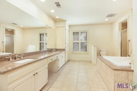 $699,000 | 8041 Oak Hollow Drive, Baton Rouge, LA 70810