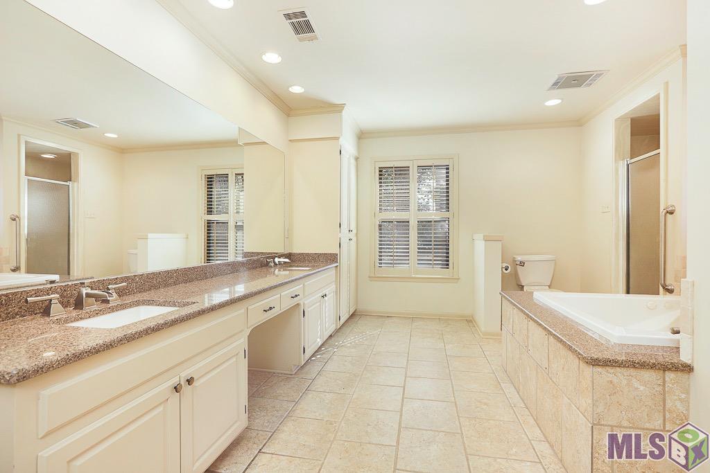 8041 Oak Hollow Drive Baton Rouge, LA 70810 - Photo 9 of 17