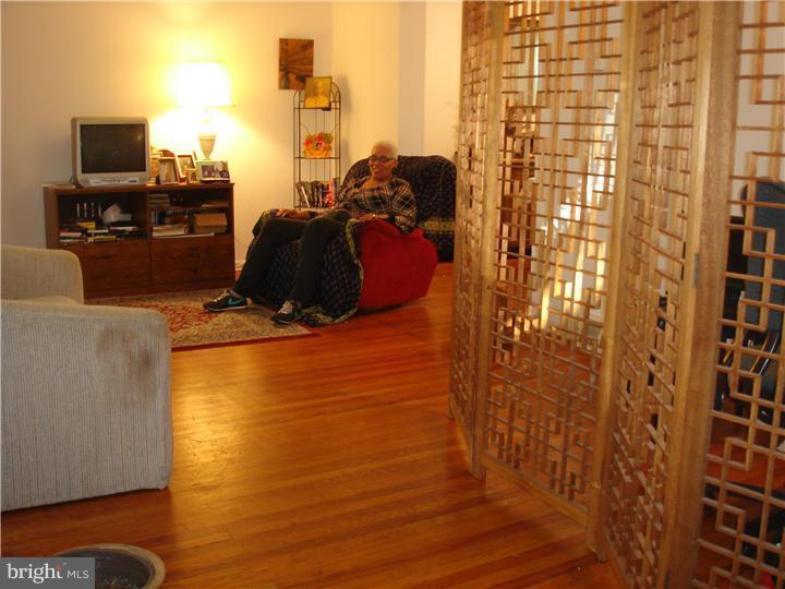 30 Baily Road Yeadon, PA 19050 - Photo 12 of 19 Living Room