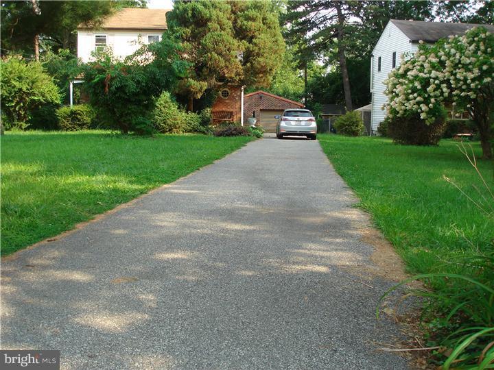 30 Baily Road Yeadon, PA 19050 - Photo 5 of 19 Driveway