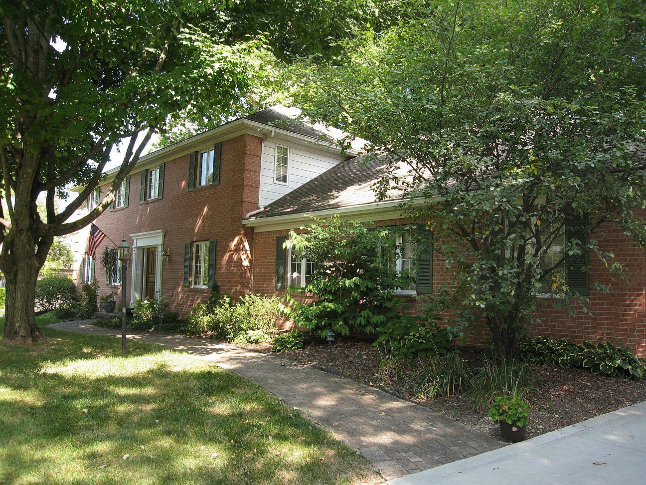 2594 Sandover Road Upper Arlington, OH 43220 - Photo 2 of 37 Gallery Image 2
