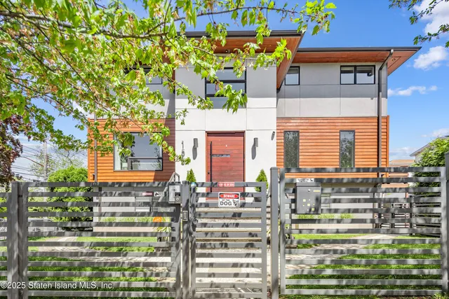$1,799,000 | 153 Fine Boulevard | Todt Hill