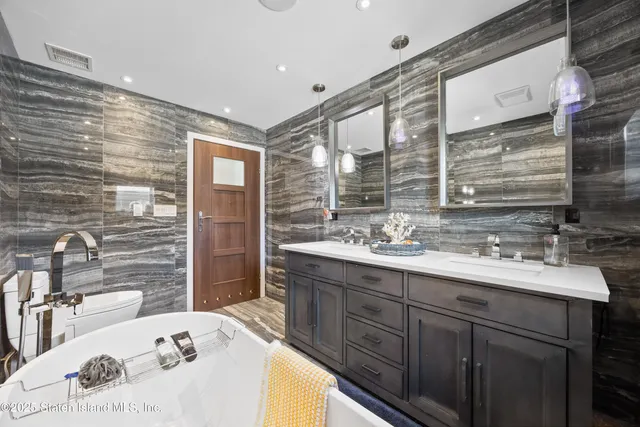 $1,799,000 | 153 Fine Boulevard | Todt Hill