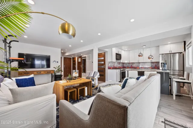 $1,799,000 | 153 Fine Boulevard | Todt Hill