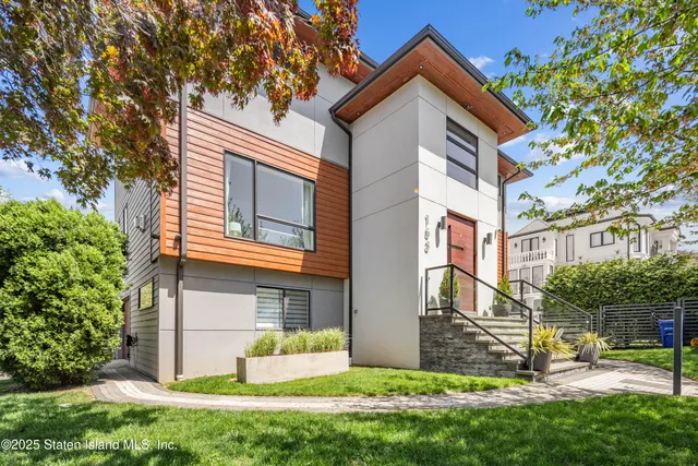 $1,799,000 | 153 Fine Boulevard | Todt Hill