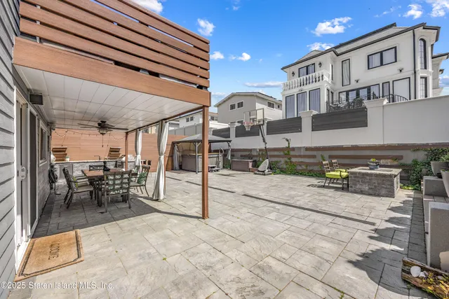 $1,799,000 | 153 Fine Boulevard | Todt Hill