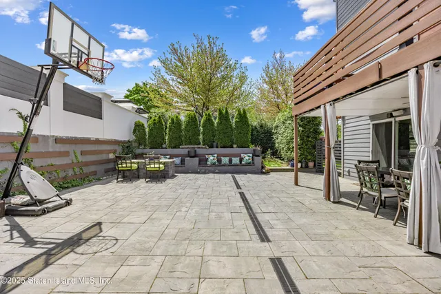 $1,799,000 | 153 Fine Boulevard | Todt Hill