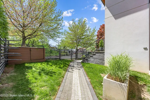 $1,799,000 | 153 Fine Boulevard | Todt Hill