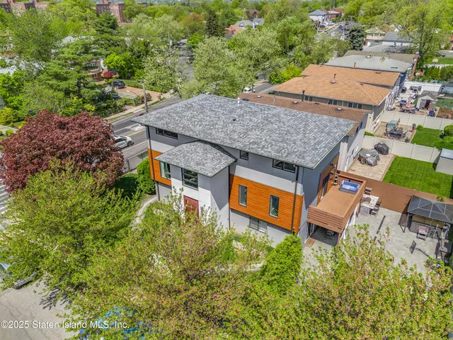 $1,799,000 | 153 Fine Boulevard | Todt Hill