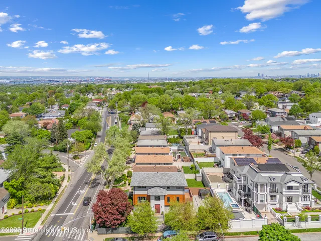 $1,799,000 | 153 Fine Boulevard | Todt Hill