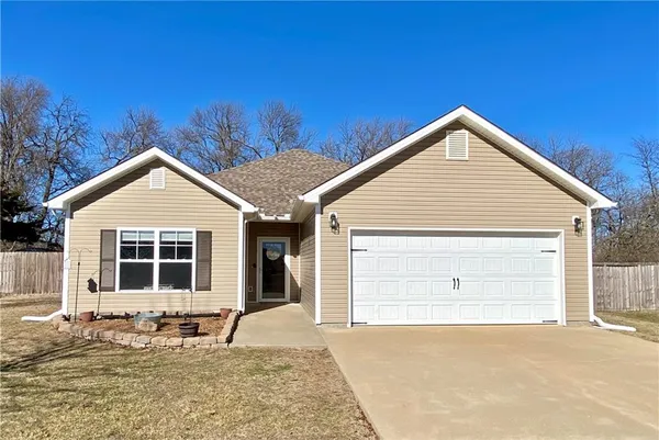 $299,000 | 977 Southeast 380th Road, Knob Noster, MO 65336