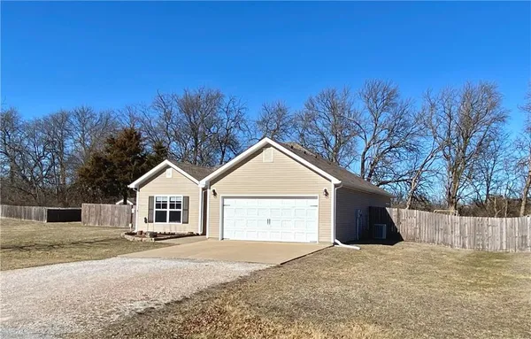 $299,000 | 977 Southeast 380th Road, Knob Noster, MO 65336