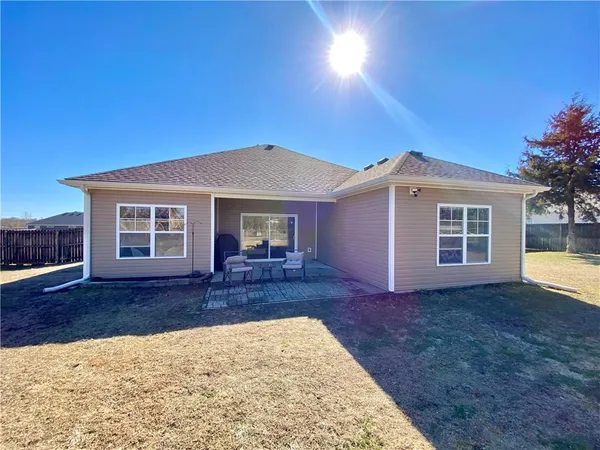 $299,000 | 977 Southeast 380th Road, Knob Noster, MO 65336