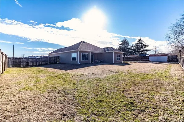 $299,000 | 977 Southeast 380th Road, Knob Noster, MO 65336