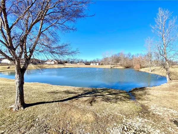 $299,000 | 977 Southeast 380th Road, Knob Noster, MO 65336