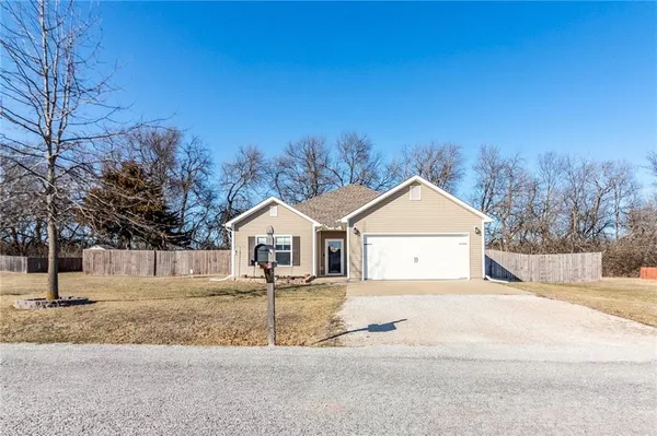 $299,000 | 977 Southeast 380th Road, Knob Noster, MO 65336
