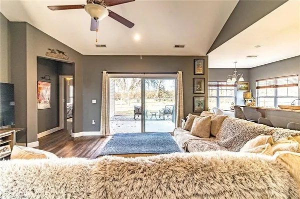$299,000 | 977 Southeast 380th Road, Knob Noster, MO 65336