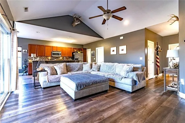 $299,000 | 977 Southeast 380th Road, Knob Noster, MO 65336