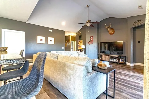$299,000 | 977 Southeast 380th Road, Knob Noster, MO 65336