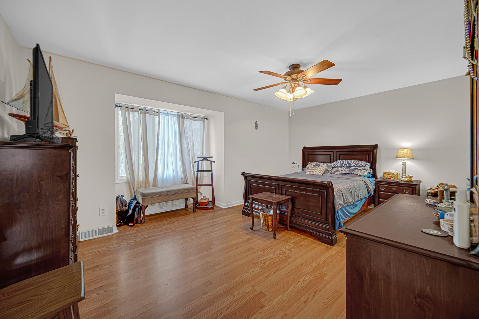 7933 Jefferson Avenue, Unit 4B Munster, IN 46321 - Photo 12 of 20 a bedroom with furniture and a window